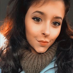 Meet your Posher, Allysa